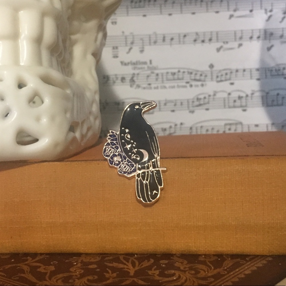 ✨🌙✨Raven lapel pin —LAST ONE!! 🎯